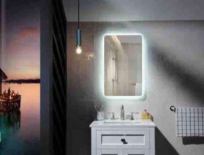 Usine Wholeasle Fournisseur Gradation Décoration de la maison Meubles de salon de beauté Montage mural LED Smart Maquillage Hôtel Salle de bains Miroir avec désembuage et horloge numérique